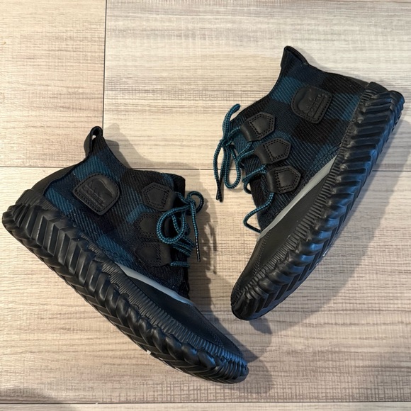 Sorel Shoes - Sorel Black and Blue Ankle Boots